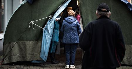 Obowiązkowe szczepienie na COVID-19. Bajka czy przyszłość?