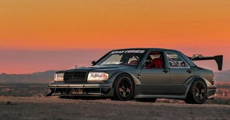 Mercedes 190 z amerykańskim V8 pod maską ma ponad 1000 KM