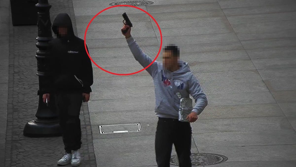 Poznań. Mężczyzna udawał, że ma broń