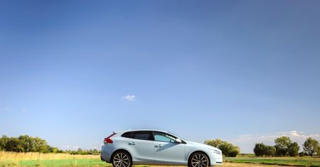 Volvo V40 T4 (2016) - zdjęcia, wnętrze, bagażnik