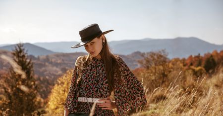 Sukienka w kwiaty na zimę i wiosnę? Te modele możesz nosić cały rok!