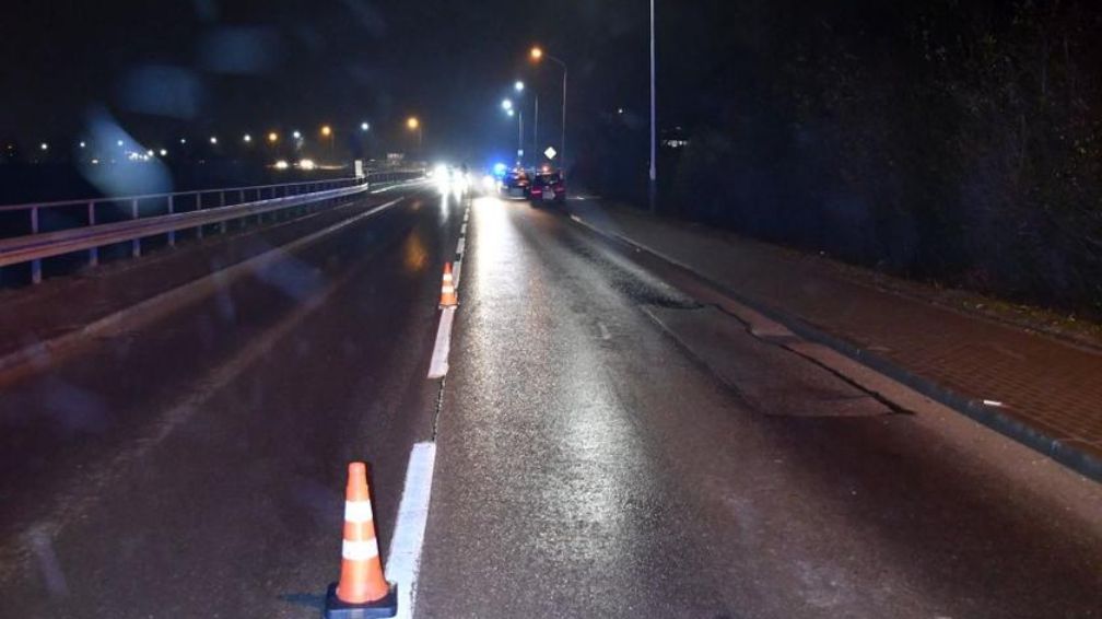 Mężczyzna "pompował" na drodze w Jarosławiu