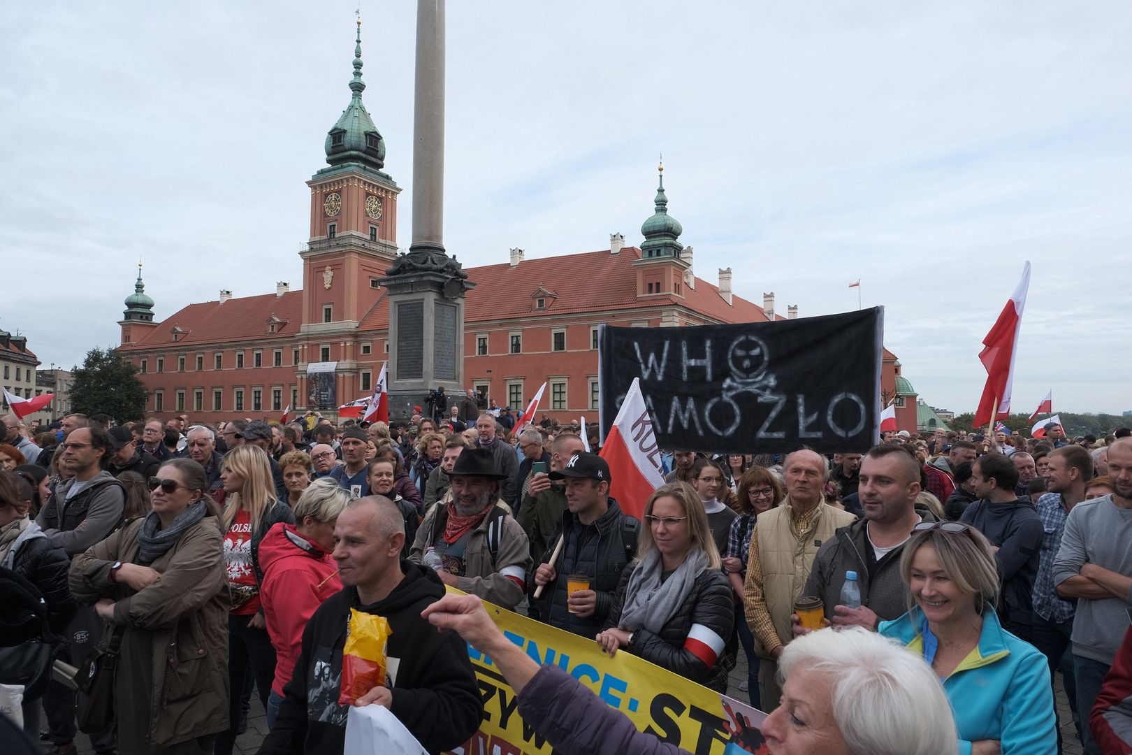 Warszawa. Nie wierzą w koronawirusa. Protestują przeciwko "plandemii"