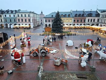 Zamość: Zaplanowano uroczyste rozświetlenie choinki oraz świątecznych iluminacji. Ze świętym Mikołajem