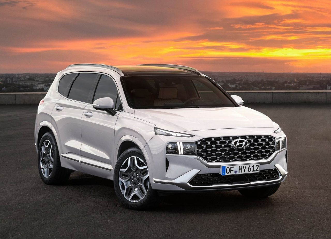 Nowy Hyundai Santa Fe wygląda trochę jak stary, ale za to ma hybrydę