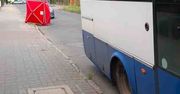 Śmiertelny wypadek w Żarach. Ciągnął autobusem mężczyznę
