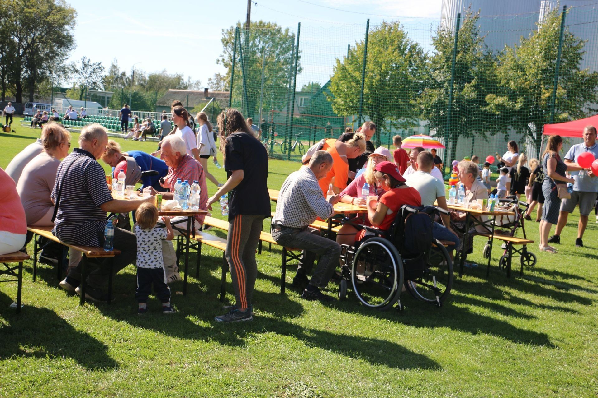 Nowe boiska i bieżnie w Raciążku. Mieszkańcy świętowali podczas Pikniku Sportowego