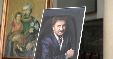 Nagrobek Krawczyka pół roku później. Menadżer nagrał wideo