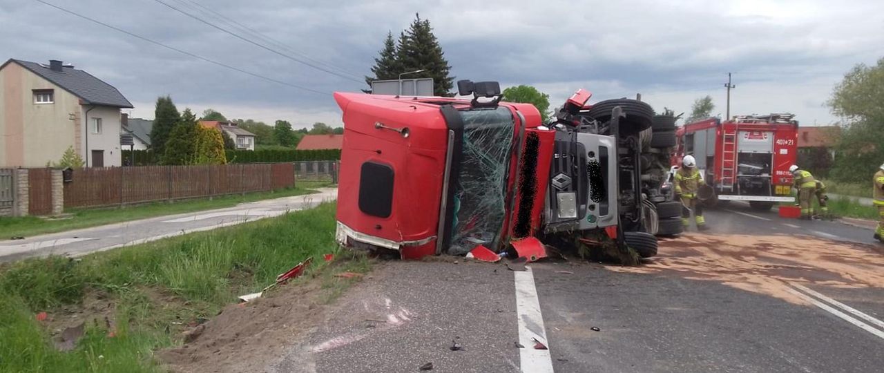 Zderzenie samochodów na drodze DK-73 w miejscowości Szczaworyż