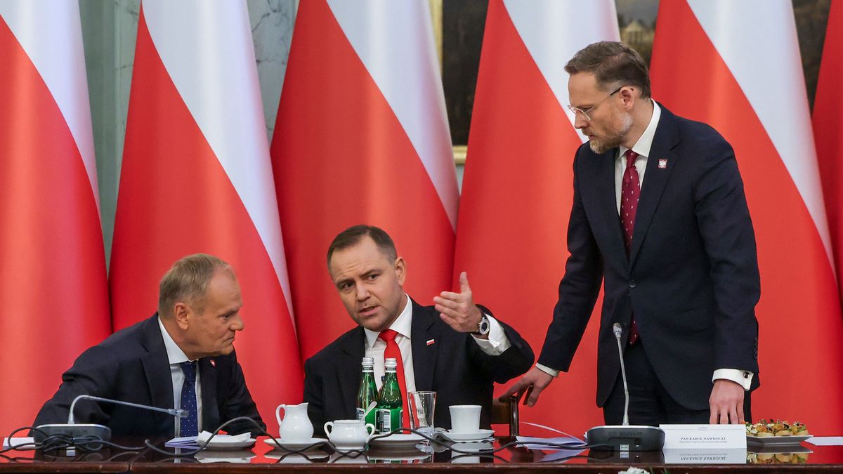 Donald Tusk i Karol Nawrocki na Radzie Gabinetowej