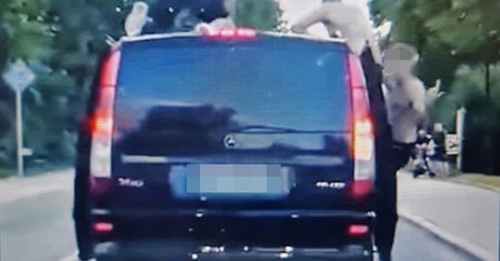 Kierowca przewożący pasażerów na dachu busa w Zakopanem usłyszał zarzut