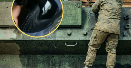 Na front w masce do paintballa. "Jak ci z Gwiezdnych Wojen"