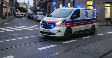 Karetka przejedzie miasto na zielonym świetle. Rzeszów wprowadził nowatorski system
