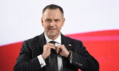 Tajna impreza po zaprzysiężeniu. Nawrocki dostał prezent