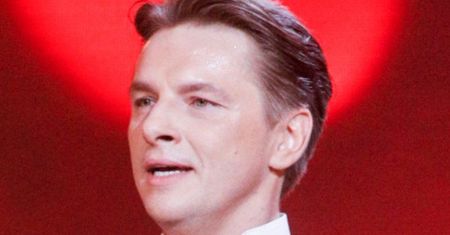 Gwiazdor serialu "Przyjaciółki" zmienił nazwisko. Aktor spełnia się też w nowym zawodzie. Nie zgadniecie, czym się zajmuje