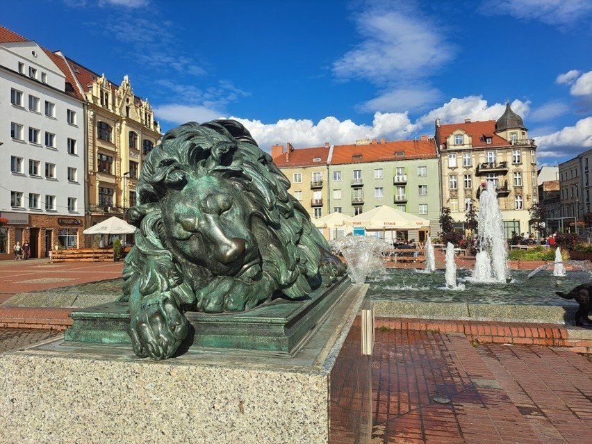 Bytom: Śpiący lew na Rynku czuwa nad miastem już od 17 lat