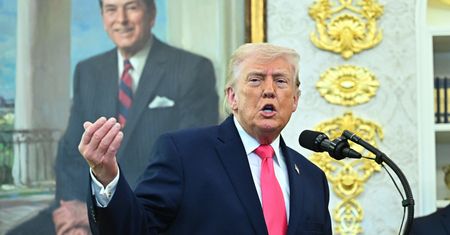 Trump twierdzi, że Irańczycy "błagają" USA o porozumienie
