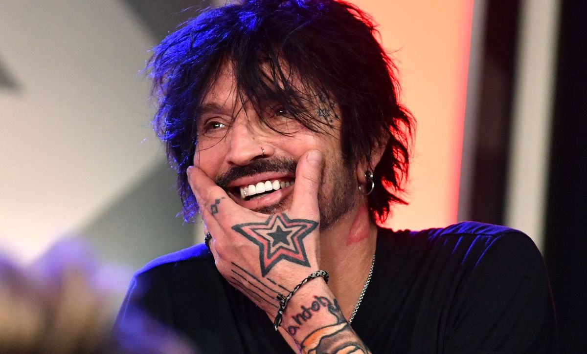 Tommy Lee opublikował na Instagramie zdjęcie swojego penisa. Już wcześniej też mu się to zdarzyło 