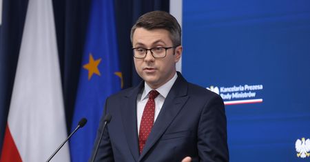 Bajońskie pensje. Rzecznik rządu się tłumaczy