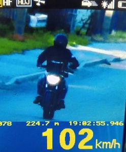 Pościg za motocyklistą. Potrącił policjanta i uciekł