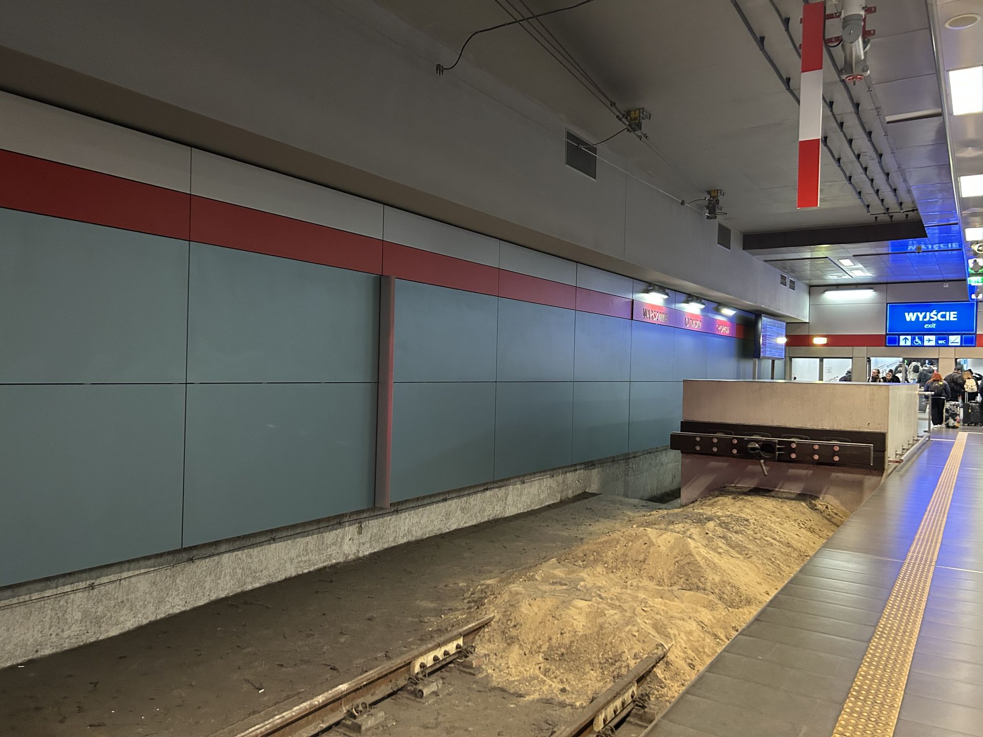 Górka piasku pełni funkcję "poduszki" amortyzującej