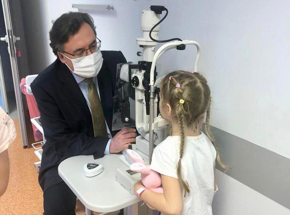 Prof. Rejdak i siedmioletnia Darina