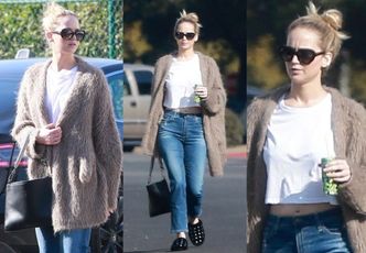 Jennifer Lawrence odsłania brzuch na spacerze