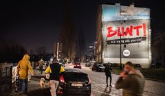 OOH, murale i specjalny teledysk promują nowy serial „Bunt!”