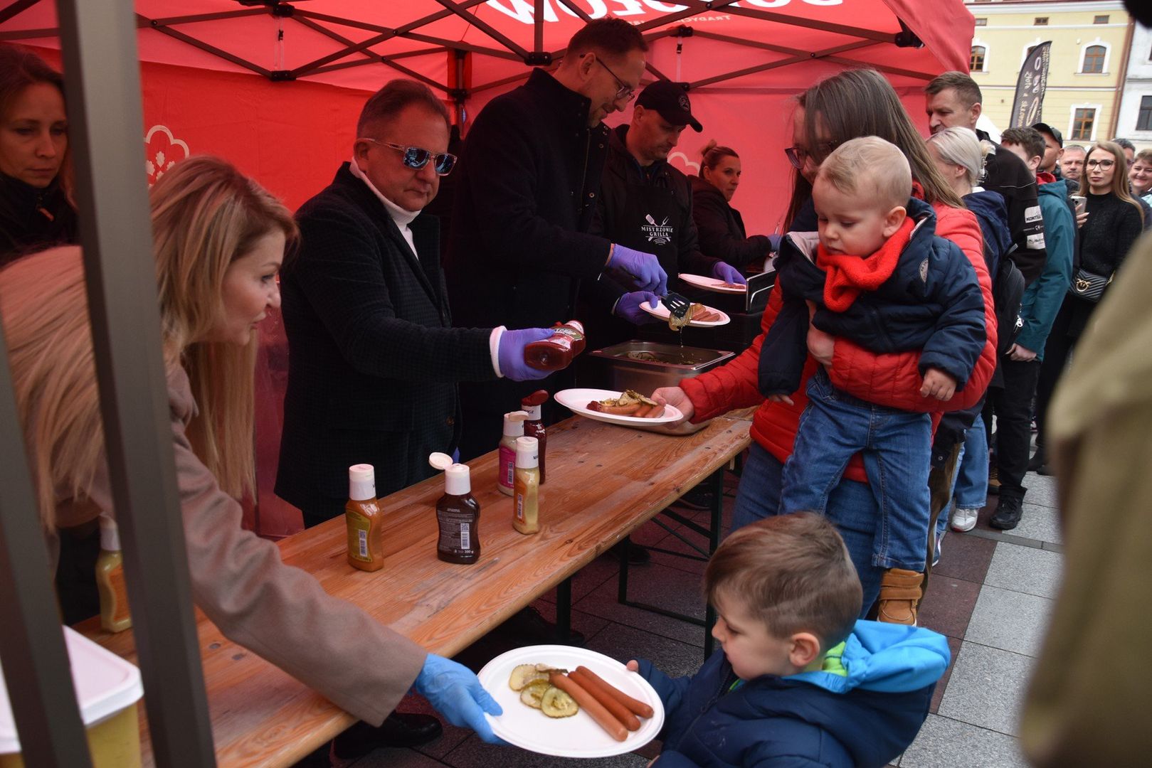 Drugi dzień &#34;Gastromajówki&#34; w Tarnowie rozpoczął się od wspólnego śniadania na Rynku