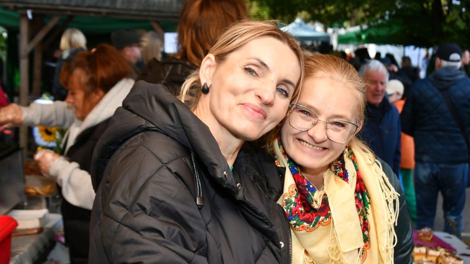Kiermasz produktów lokalnych podczas Hubertusa 2025 w Tokarni.