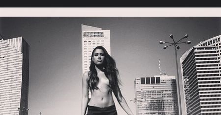 Kazadi TOPLESS w centrum Warszawy! (FOTO)