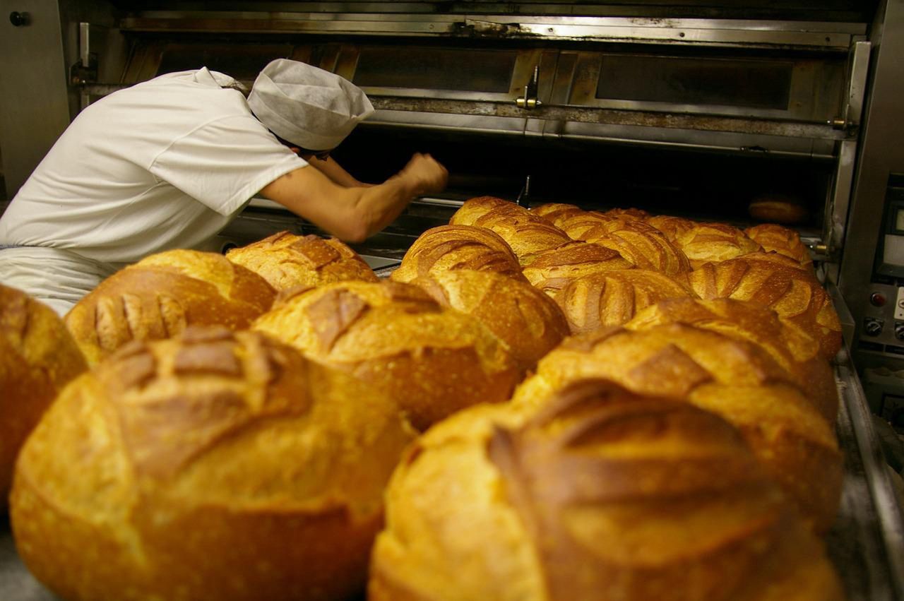 Zapytali Polaków, ile płacą za chleb. Odpowiedzi zaskakują. "12 zł od bochenka"