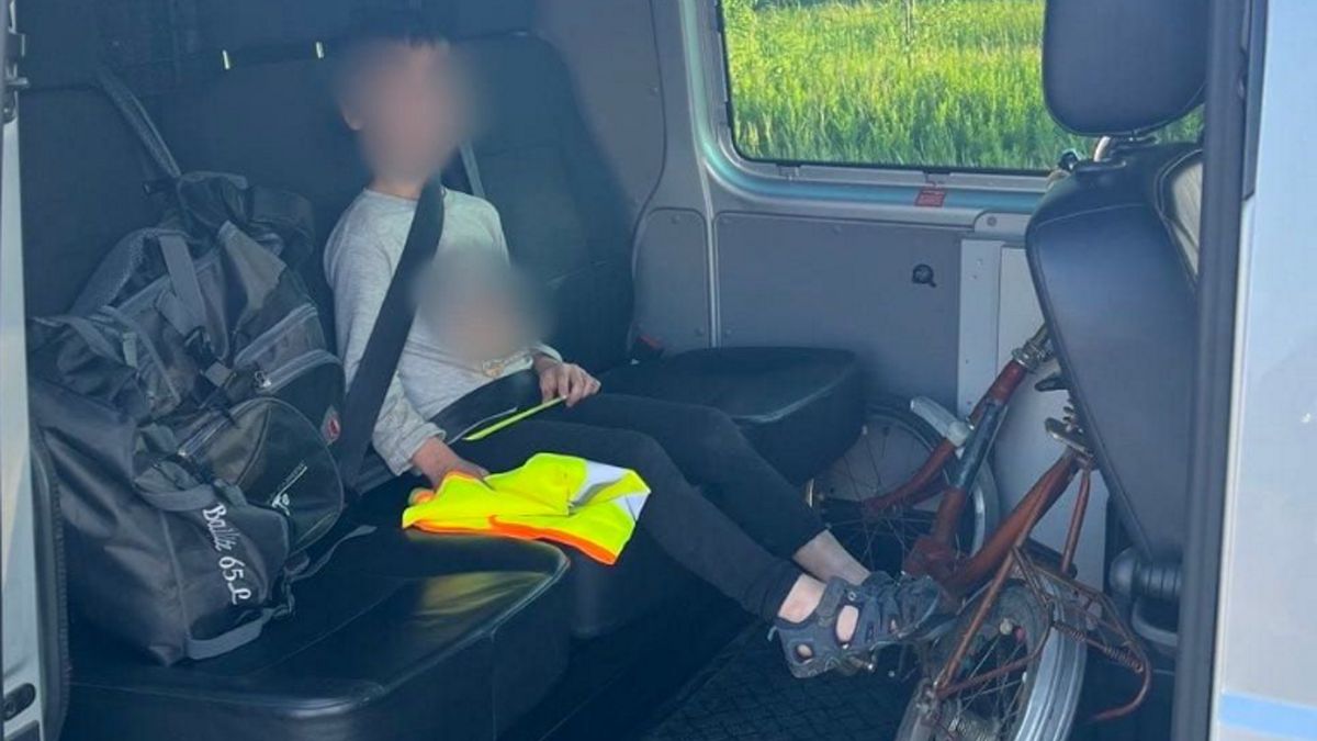 Policjanci zrobili chłopcu zdjęcie