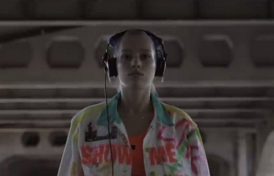 Didżejka Leo S reklamuje bezalkoholowe piwo Perła (wideo)