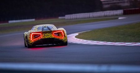 Lotus zapowiada ostatni model na benzynę. Potem już hybrydy, SUV-y i reszta świętokradztw