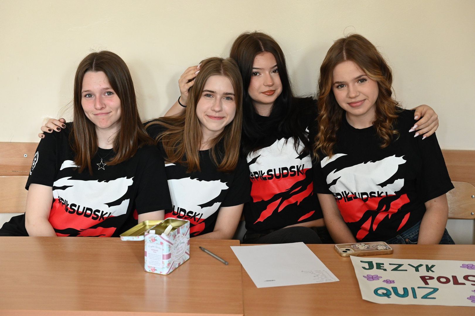 Ola, Agata, Laura, Ola – uczennice VII Liceum Ogólnokształcącego w Kielcach z entuzjazmem opowiadały o swoich doświadczeniach oraz o tym, dlaczego warto wybrać właśnie tę szkołę. dziewczyny podkreślały, , że atmosfera panująca w szkole, wysoki poziom nauczania oraz zaangażowanie nauczycieli sprawiają, że czują się tu dobrze i bezpiecznie. 