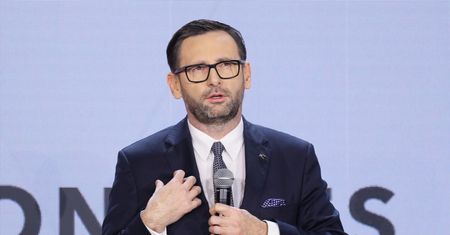 Orlen podpisał umowy na zakup stacji paliw na Węgrzech i Słowacji