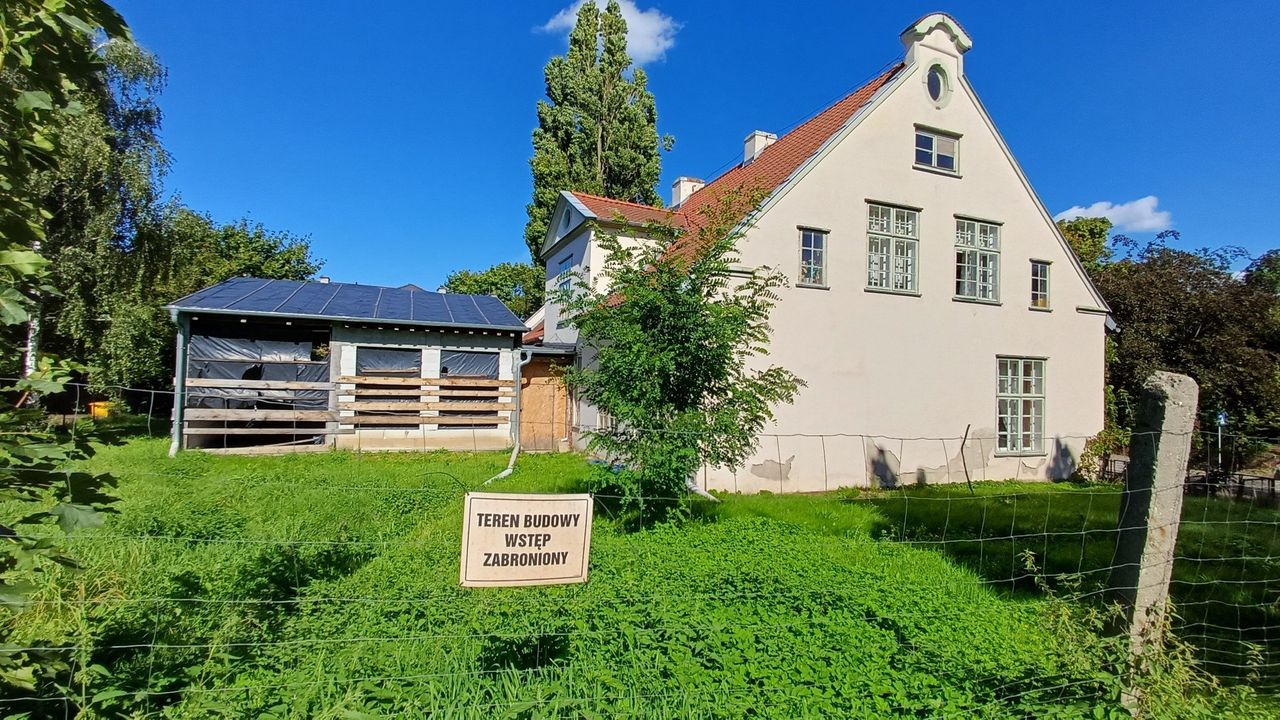 Pruszcz Gdański: Rozbudowa biblioteki od kilku lat czeka na dokończenie.