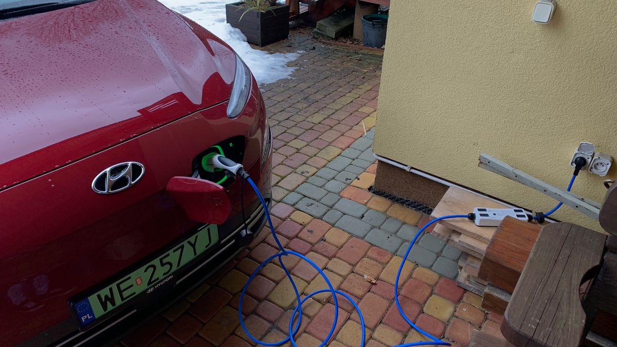 Ładowanie auta w domu pozwala zaoszczędzić sporo pieniędzy.