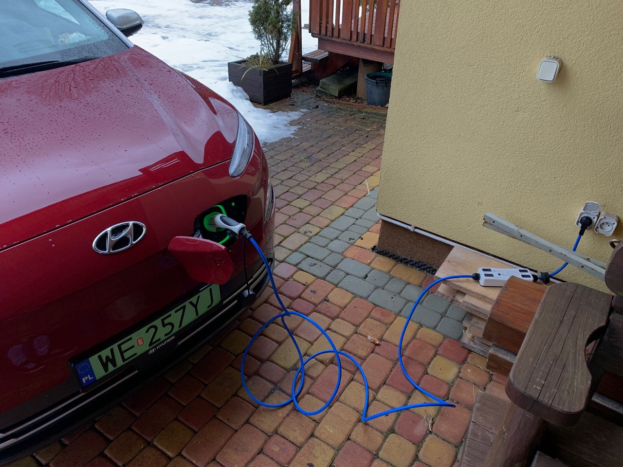 Ile kosztuje ładowanie auta elektrycznego w domu? Łatwo to policzyć