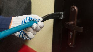 Kradł butle gazowe, elektronarzędzia, tablice rejestracyjne. 42-latek grasował w powiecie wejherowskim i nie tylko