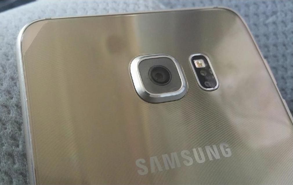 Samsung Galaxy S6 Plus na pierwszych zdjęciach. Wygląda jak większy S6 edge 3