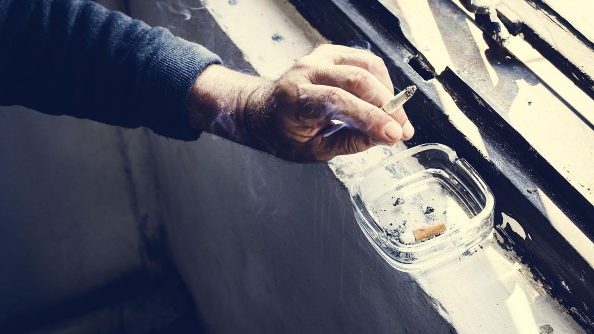 123RF Rzucenie palenia może powodować depresję