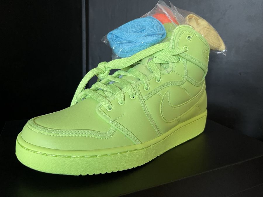 Na zdjęciu: Billie Eilish x Wmns Air Jordan 1 KO 'Volt'