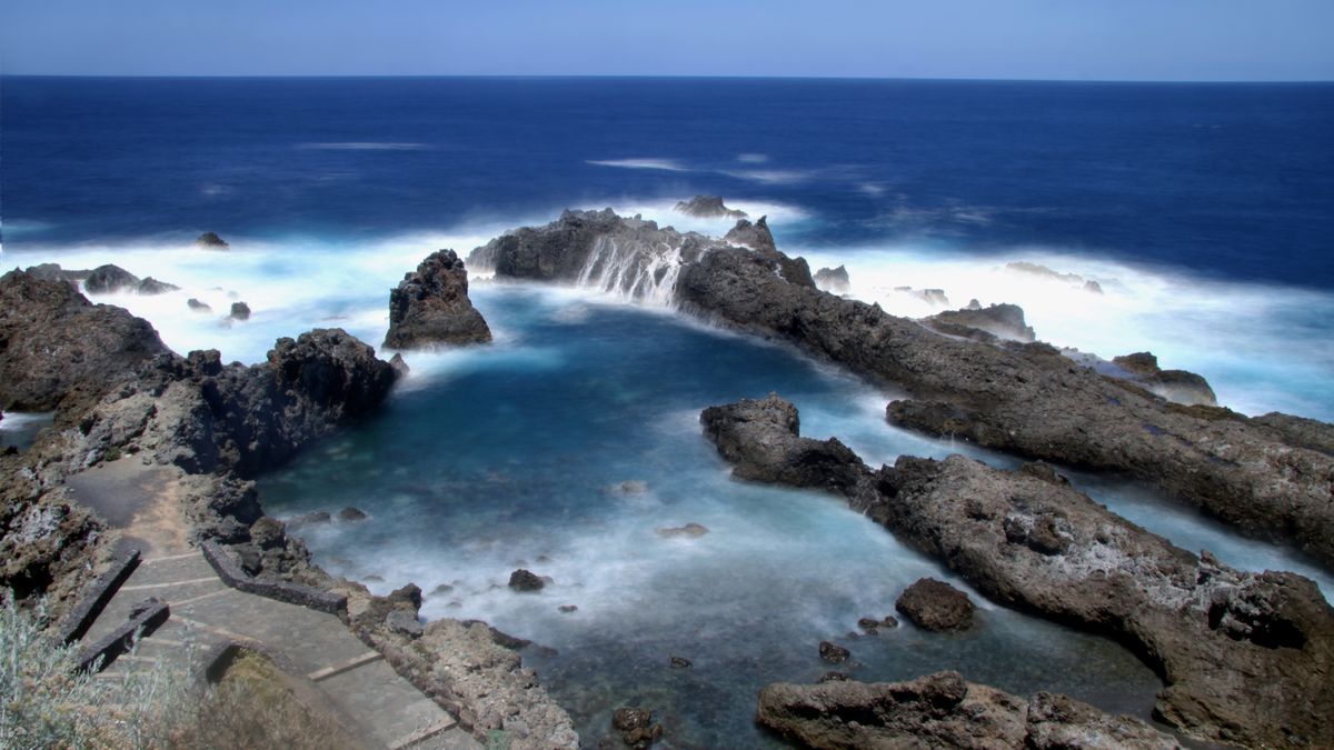 Fale porwały nastolatka z naturalnego basenu przy brzegu Teneryf