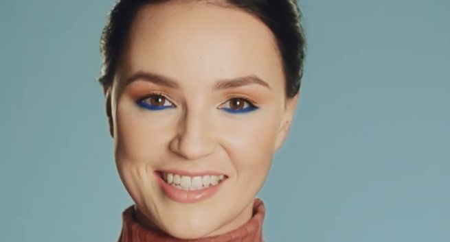 Rossmann zachęca do makijażu na niebiesko w akcji wspierającej Niebieską Linię (wideo)