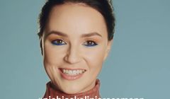 Rossmann zachęca do makijażu na niebiesko w akcji wspierającej Niebieską Linię (wideo)