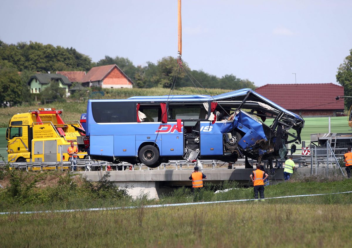 Wrak polskiego autokaru, który rozbił się na trasie w Chorwacji