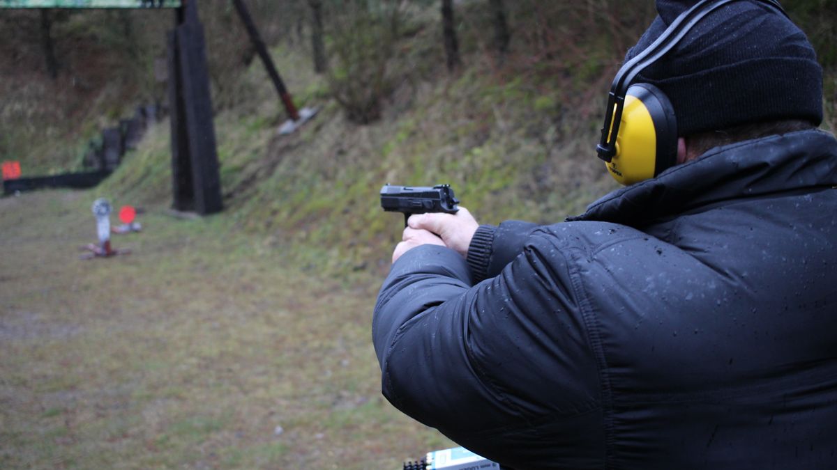 Coraz więcej Polaków chce mieć broń