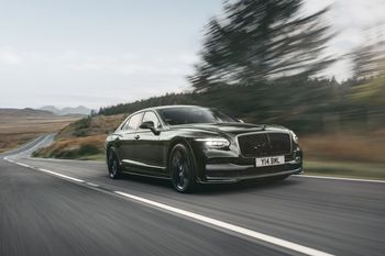Nowy Bentley Flying Spur zmienia przód, nie zmienia komfortu